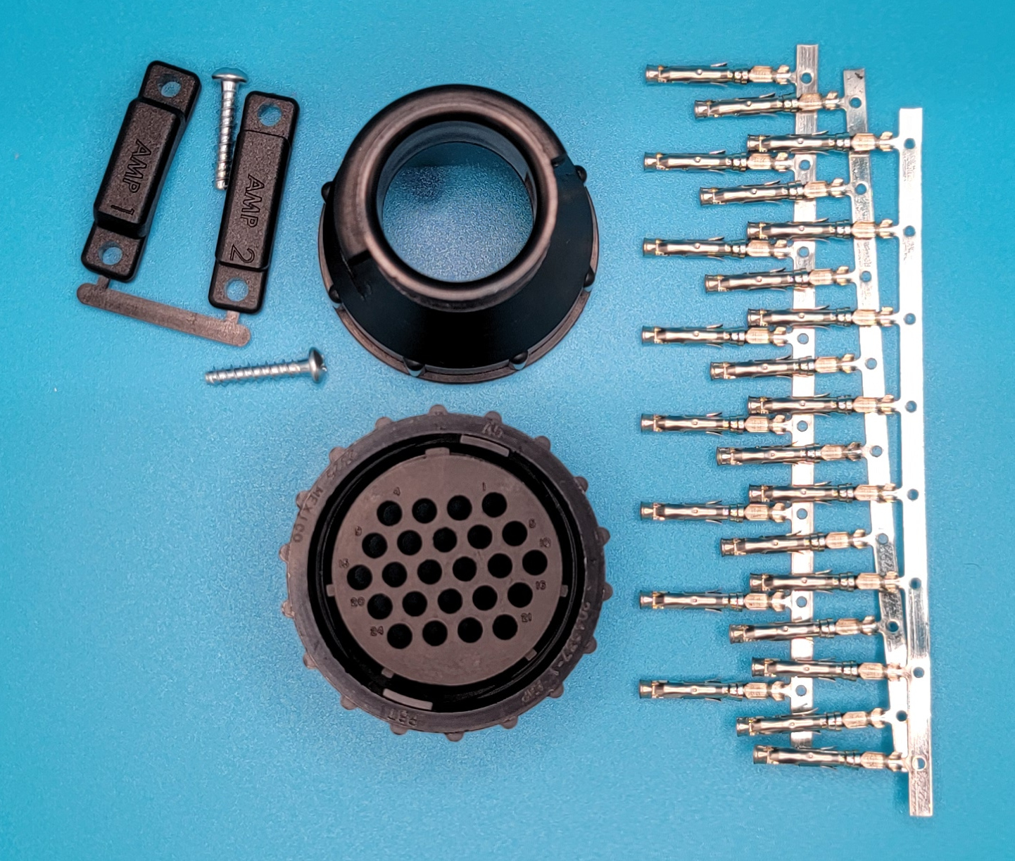 AMP 206837-1 | 24 Terminal CPC Standard Sex Plug Connector Kit
